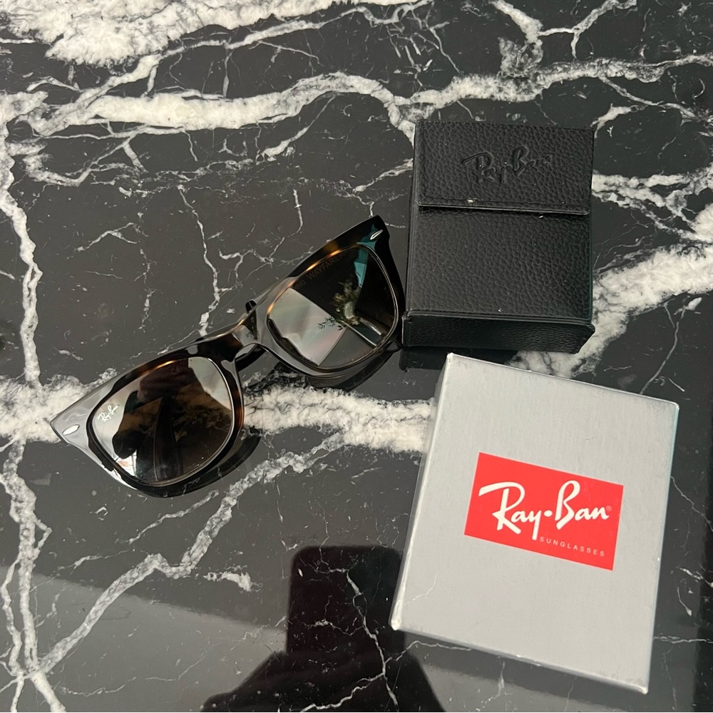 Ray Ban Folding Wayfarer Tortoise Shell